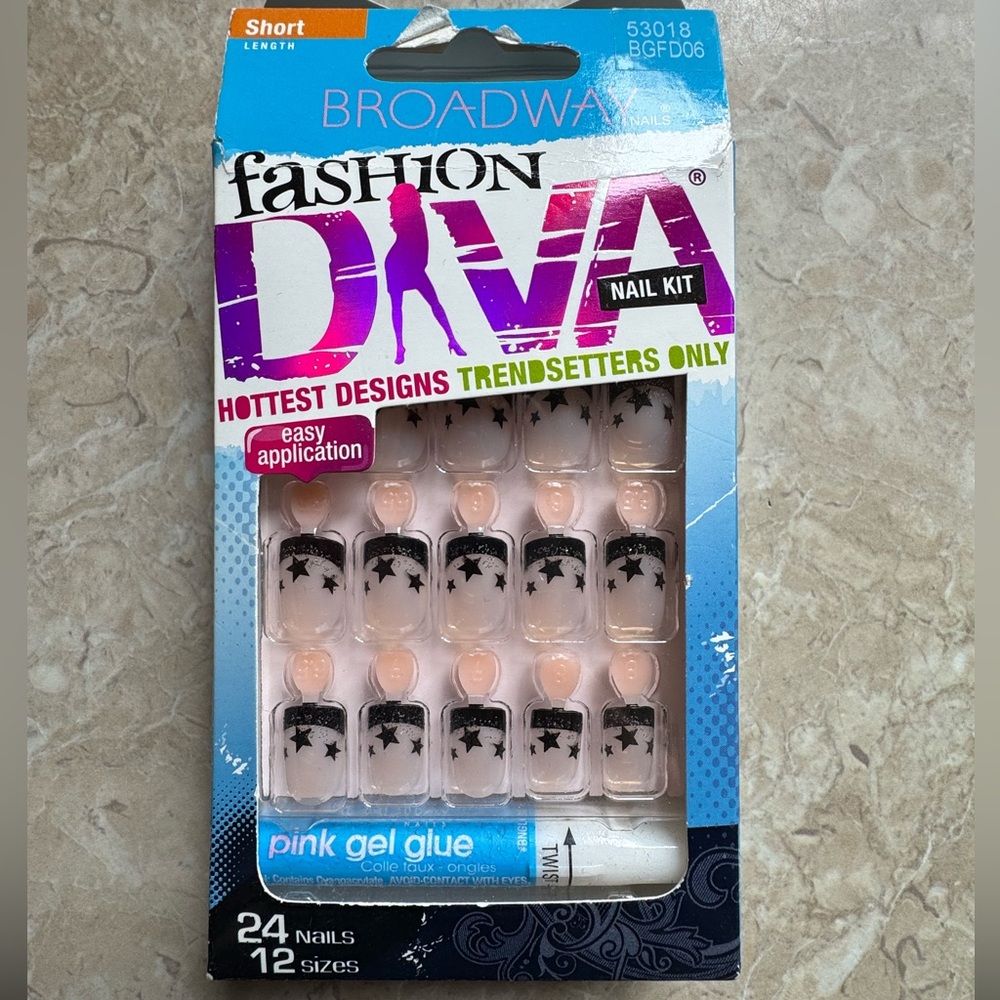 Broadway Nails Fashion Diva Short Length Stars Nails 24 Star Nail Kit New in Box